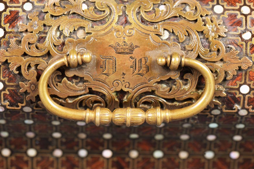 阿方斯.吉鲁公司(ALPHONSE GIROUX & Cie)-公爵冠冕下方贴着首字母“D.B.”落款的小号多瓣盒-2
